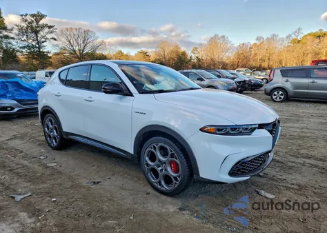 2024 Alfa Romeo Tonale Veloce z USA, uszkodzony, nr VIN ZASPATDW6R3030714